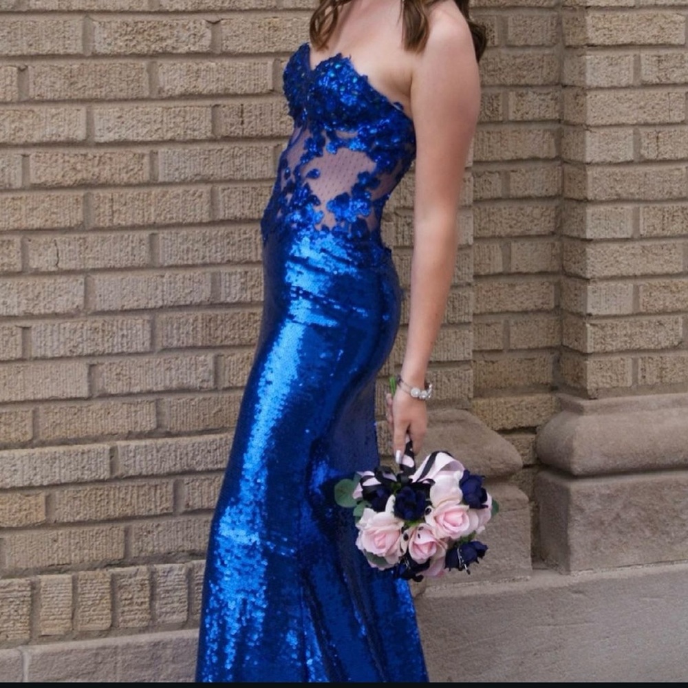 New Moves Blue Prom Dress, size 2 BEAUTIFUL on!! 💙💙💙